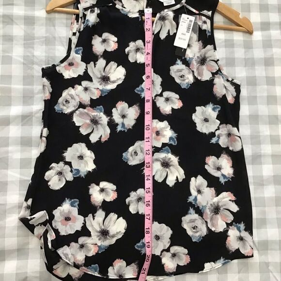 2/40$ Reitmans floral tank top NWT sizeXS The relaxed round neck feminine office - Picture 4 of 8